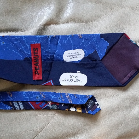 Peanuts Snoopy East Coast Road Trip 100% Silk Tie Excellent Condition - Picture 3 of 10